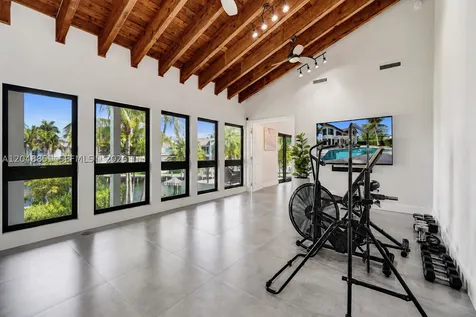113 Holiday Drive Hallandale Beach FL 33009