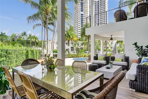 113 Holiday Drive Hallandale Beach FL 33009