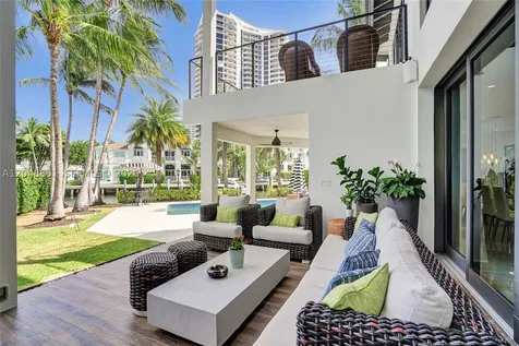 113 Holiday Drive Hallandale Beach FL 33009