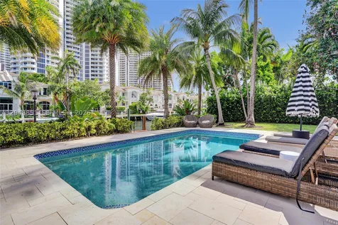 113 Holiday Drive Hallandale Beach FL 33009