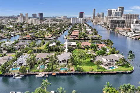 113 Holiday Drive Hallandale Beach FL 33009