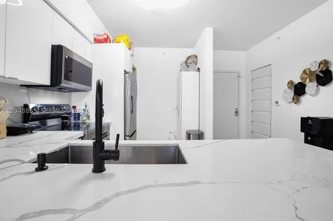 5091 NW 7th Street Miami FL 33126