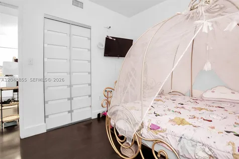 5091 NW 7th Street Miami FL 33126