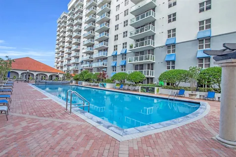 5091 NW 7th Street Miami FL 33126