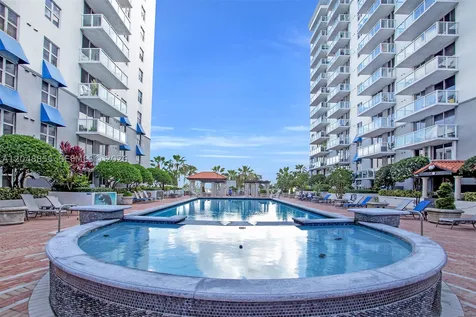 5091 NW 7th Street Miami FL 33126