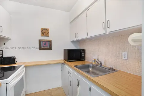 820 SW 11th Avenue Hallandale Beach FL 33009