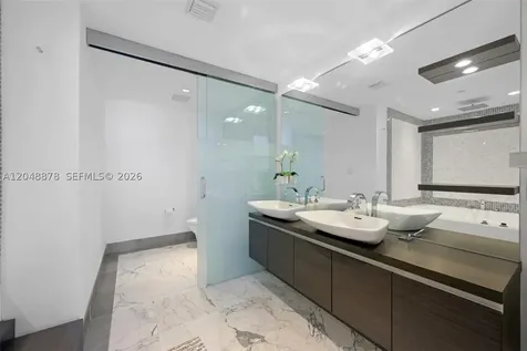 200 Biscayne Boulevard Way Miami FL 33131