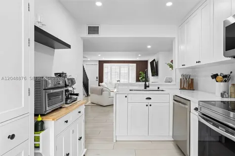 10211 SW 77th Court Miami FL 33156