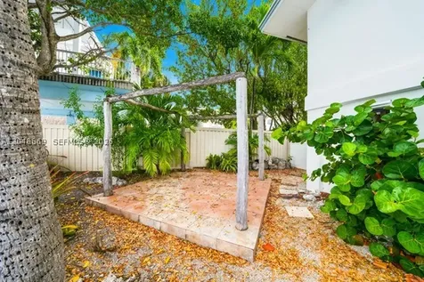 154 Redwing Road Tavernier FL 33070