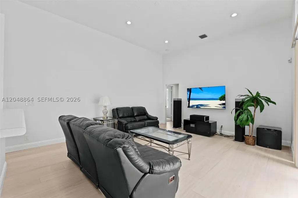 5242 NW 109th Lane Coral Springs FL 33076