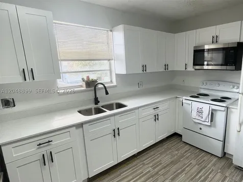 329 SE 2nd Street Hallandale Beach FL 33009