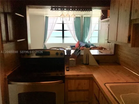 2899 Collins Avenue Miami Beach FL 33140