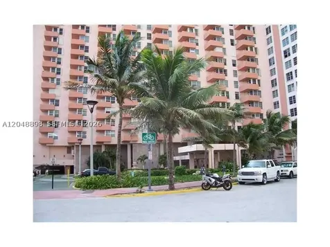 2899 Collins Avenue Miami Beach FL 33140