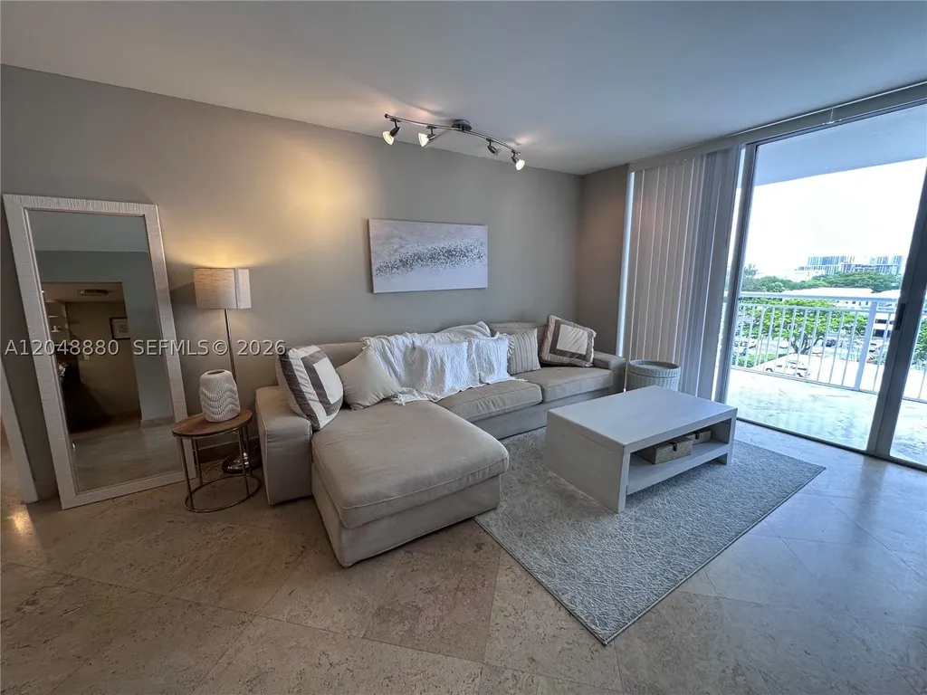 18021 Biscayne Boulevard Aventura FL 33160