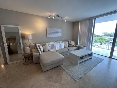18021 Biscayne Boulevard Aventura FL 33160