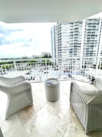 18021 Biscayne Boulevard Aventura FL 33160