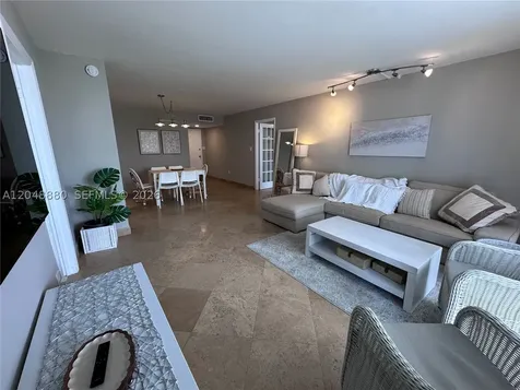 18021 Biscayne Boulevard Aventura FL 33160