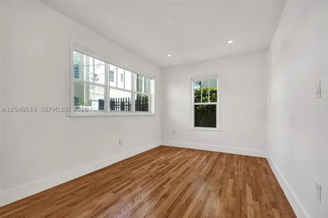 935 Meridian Avenue Miami Beach FL 33139