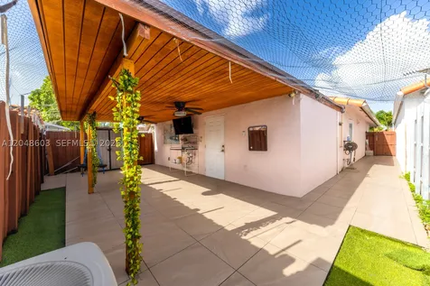2610 W 65th Street Hialeah FL 33016