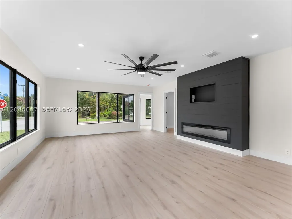 801 S Palmway Lake Worth FL 33460