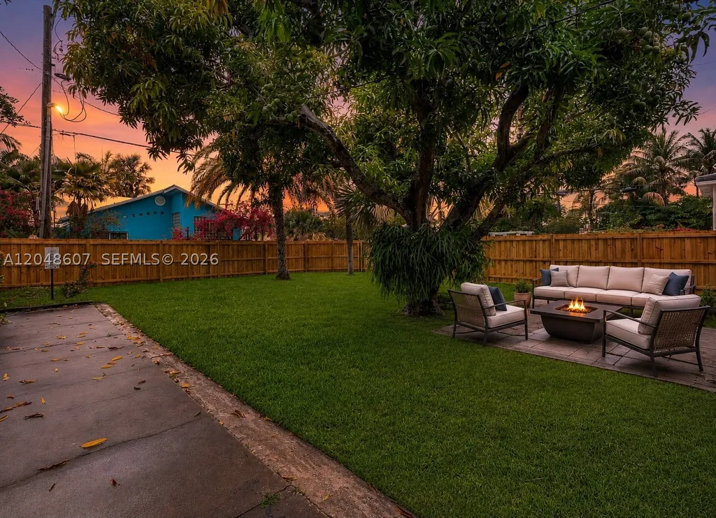801 S Palmway Lake Worth FL 33460