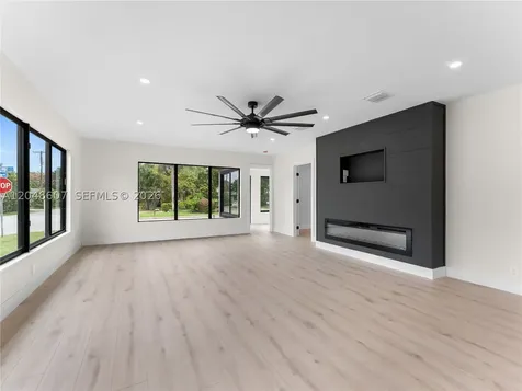 801 S Palmway Lake Worth FL 33460