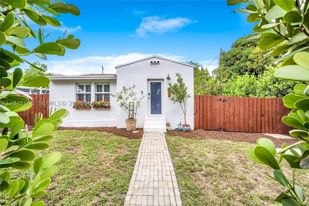 250 NW 40th Avenue Miami FL 33126