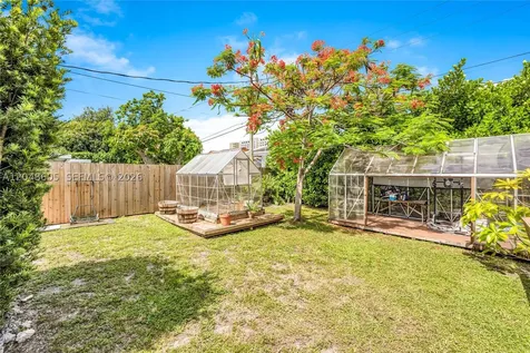 250 NW 40th Avenue Miami FL 33126
