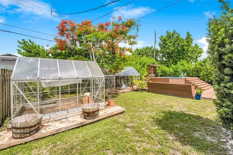 250 NW 40th Avenue Miami FL 33126