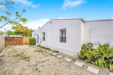 250 NW 40th Avenue Miami FL 33126