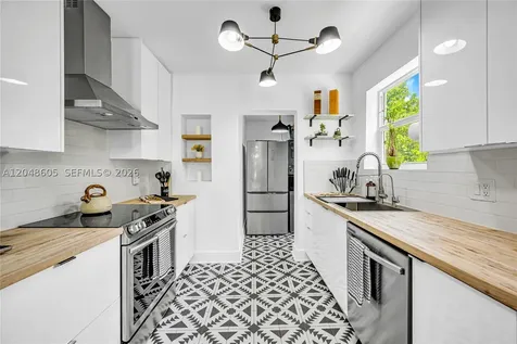 250 NW 40th Avenue Miami FL 33126