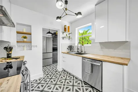 250 NW 40th Avenue Miami FL 33126