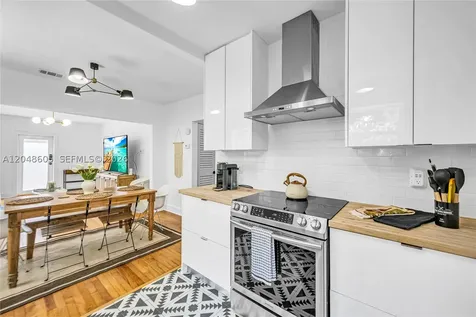 250 NW 40th Avenue Miami FL 33126