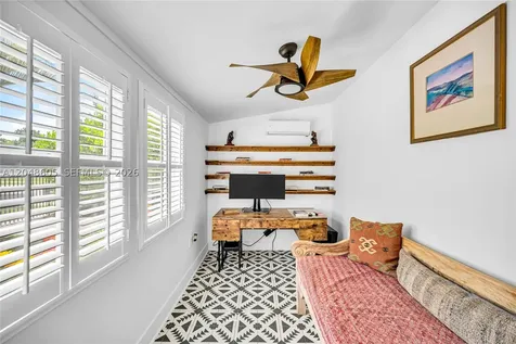 250 NW 40th Avenue Miami FL 33126