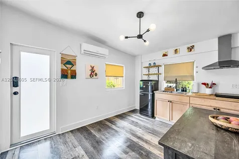 250 NW 40th Avenue Miami FL 33126