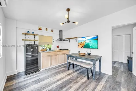 250 NW 40th Avenue Miami FL 33126