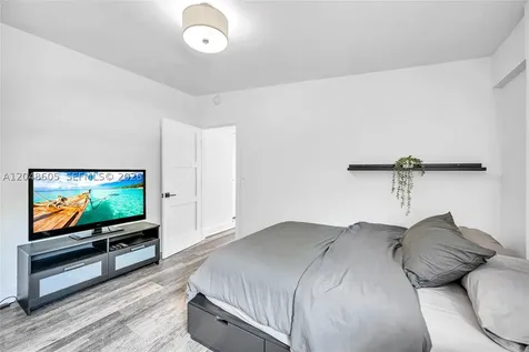 250 NW 40th Avenue Miami FL 33126