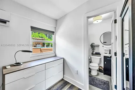 250 NW 40th Avenue Miami FL 33126