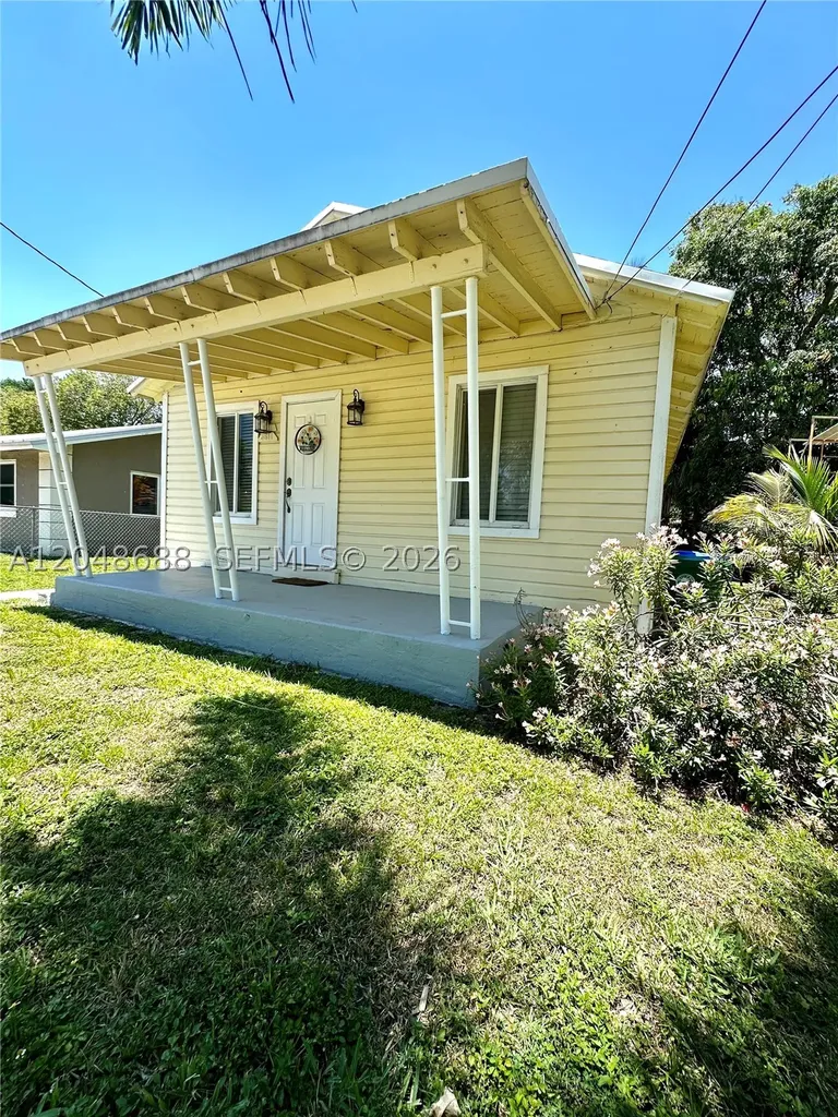 3611 Oak Avenue Miami FL 33133