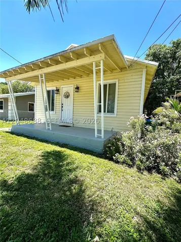 3611 Oak Avenue Miami FL 33133