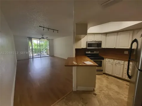 8225 Lake Drive Doral FL 33166