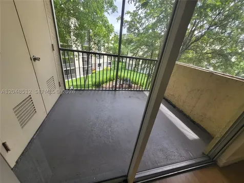 8225 Lake Drive Doral FL 33166