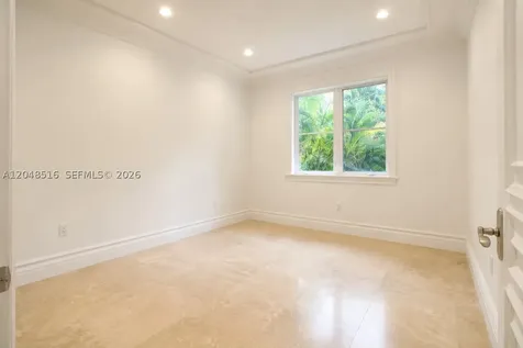4724 SW 72nd Avenue Miami FL 33155