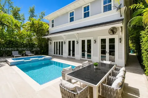4724 SW 72nd Avenue Miami FL 33155