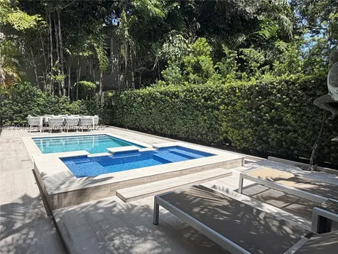4724 SW 72nd Avenue Miami FL 33155