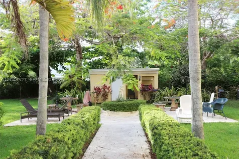 3395 Franklin Avenue Miami FL 33133