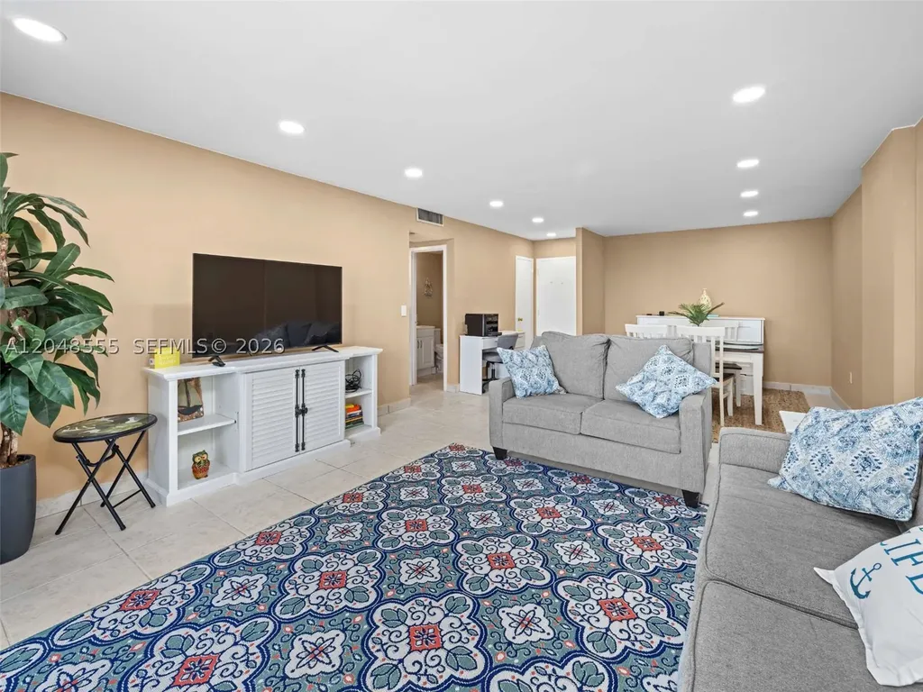 322 SE Buchanan Street Hollywood FL 33019