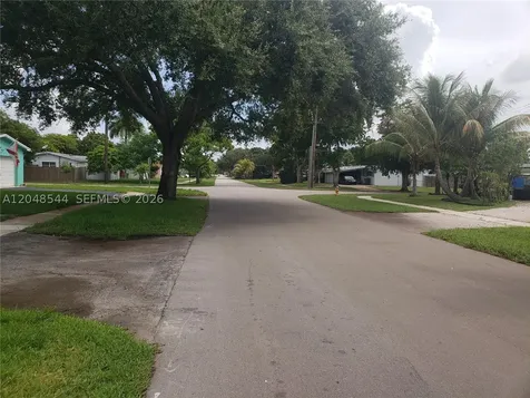 510 SW 70th Avenue Pembroke Pines FL 33023