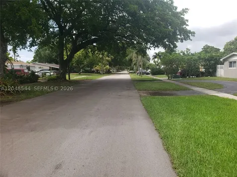 510 SW 70th Avenue Pembroke Pines FL 33023