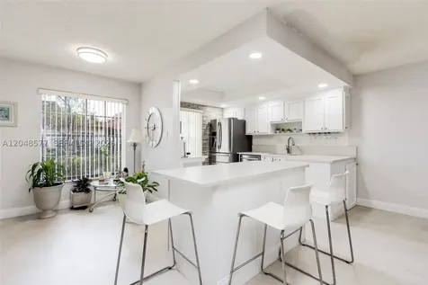 7032 SW 23rd Street Davie FL 33317